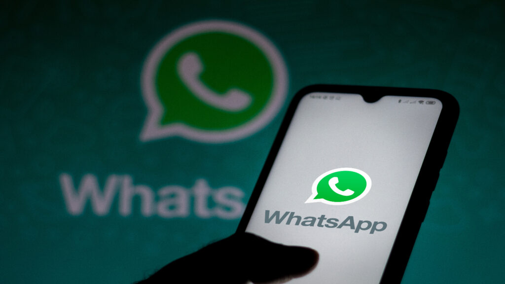 WhatsApp update allows automatic Facebook status sharing