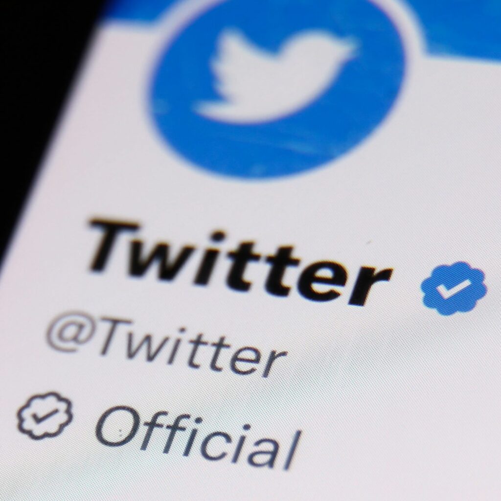 Twitter blocks links to one-week-old rival Threads