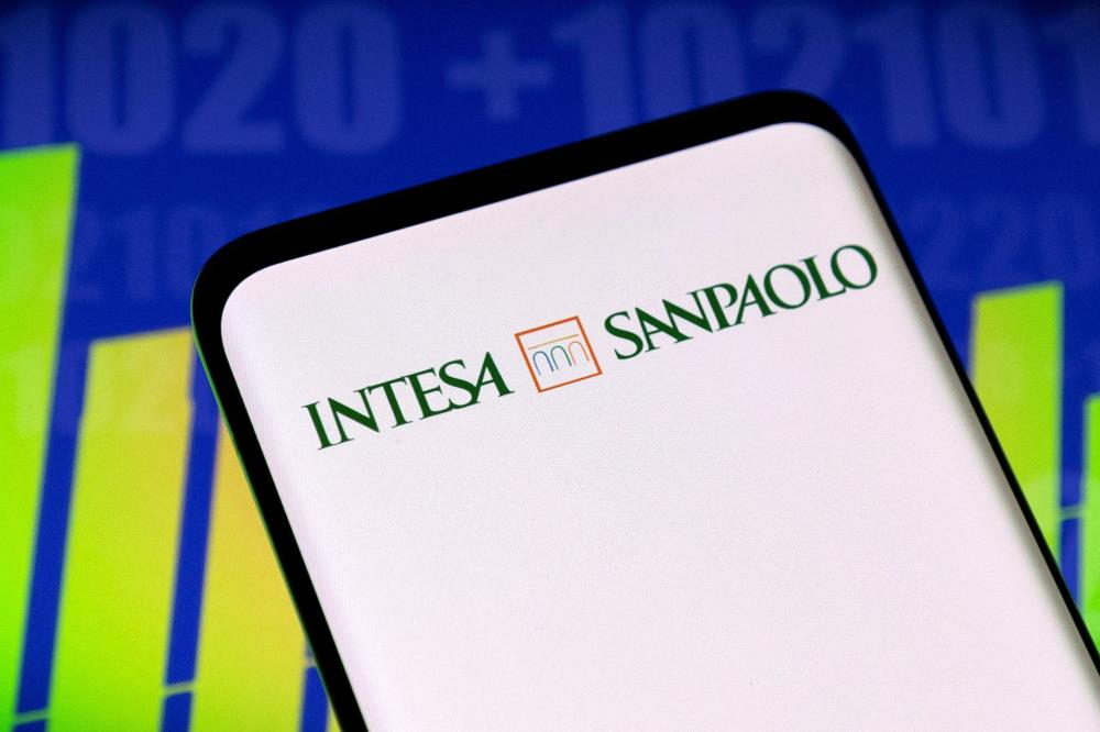 Italy's largest bank Intesa improves bank supervision with AI