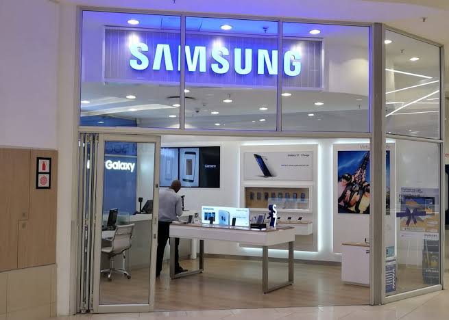 Samsung bans AI use over data leak